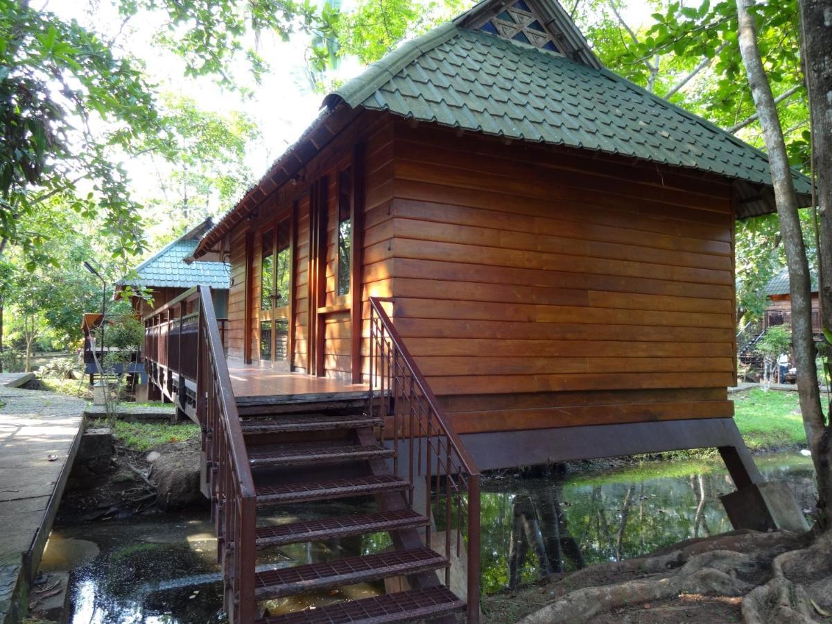 Hotel Water Scapes Kumarakom Exterior foto
