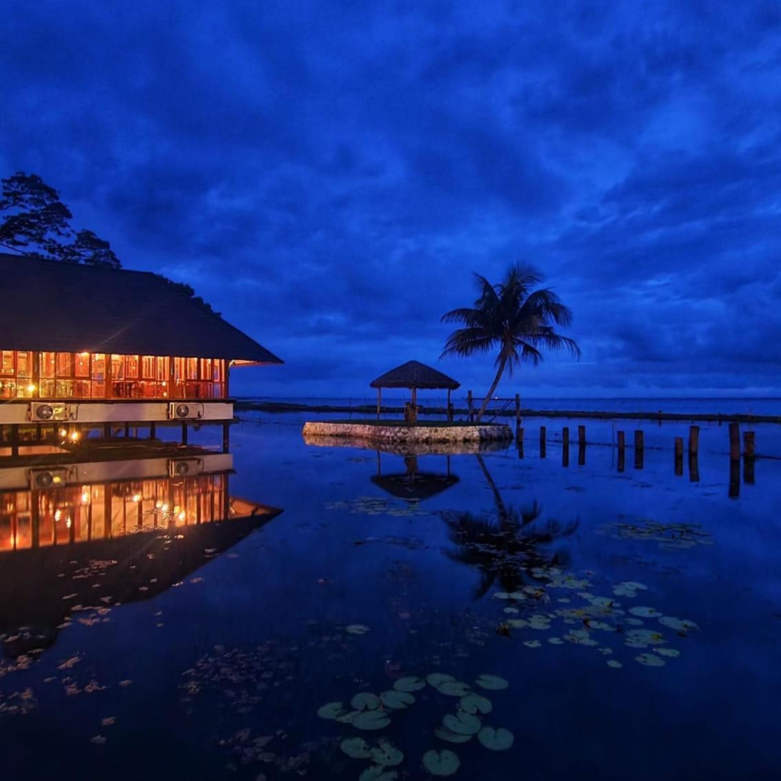 Hotel Water Scapes Kumarakom Exterior foto