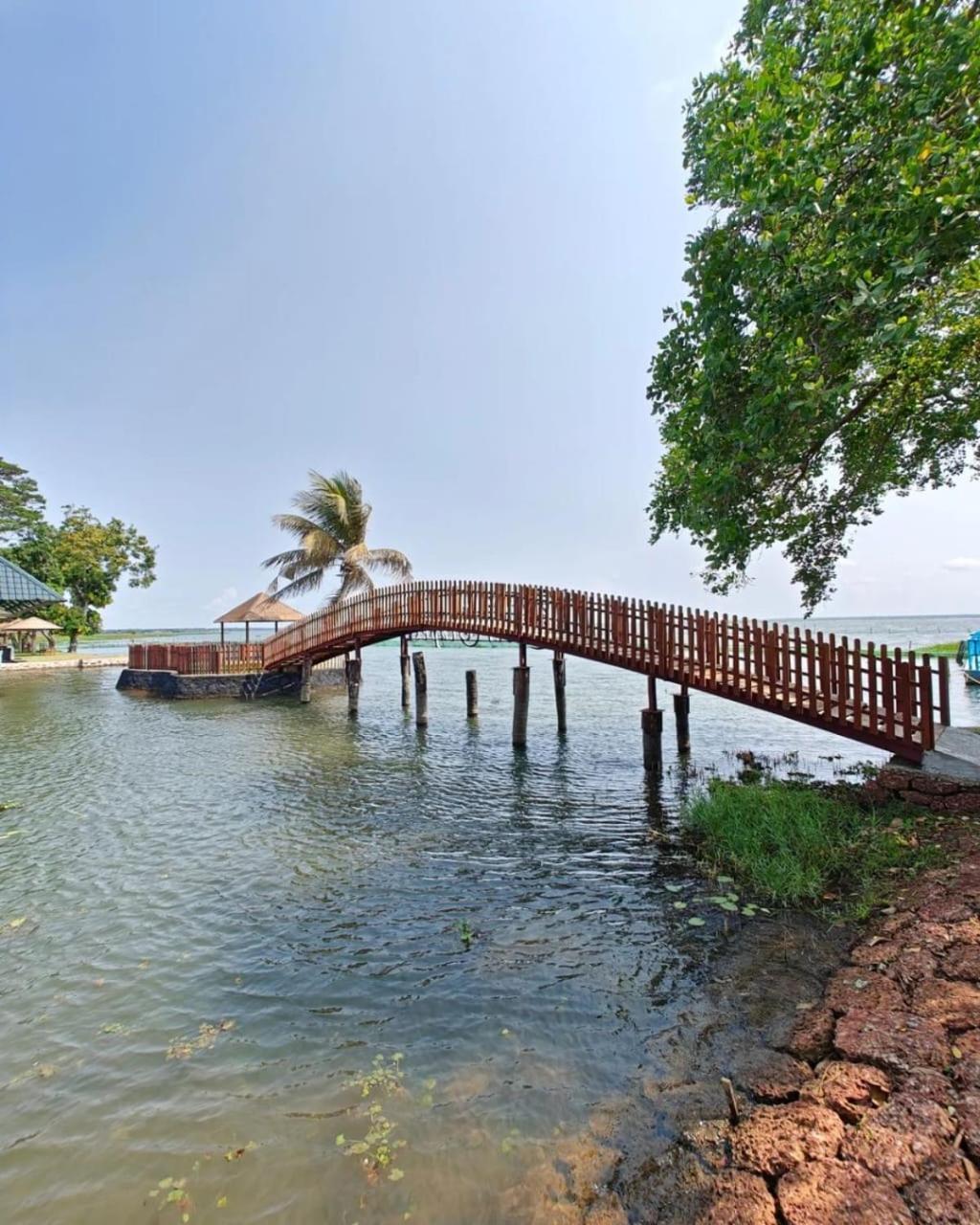 Hotel Water Scapes Kumarakom Exterior foto
