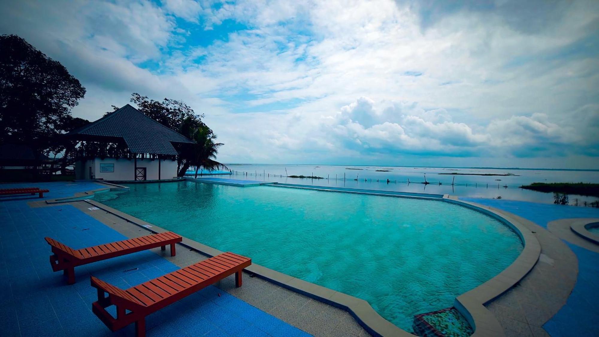 Hotel Water Scapes Kumarakom Exterior foto